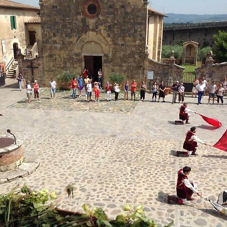 B&B In Piazza Monteriggioni Exterior photo