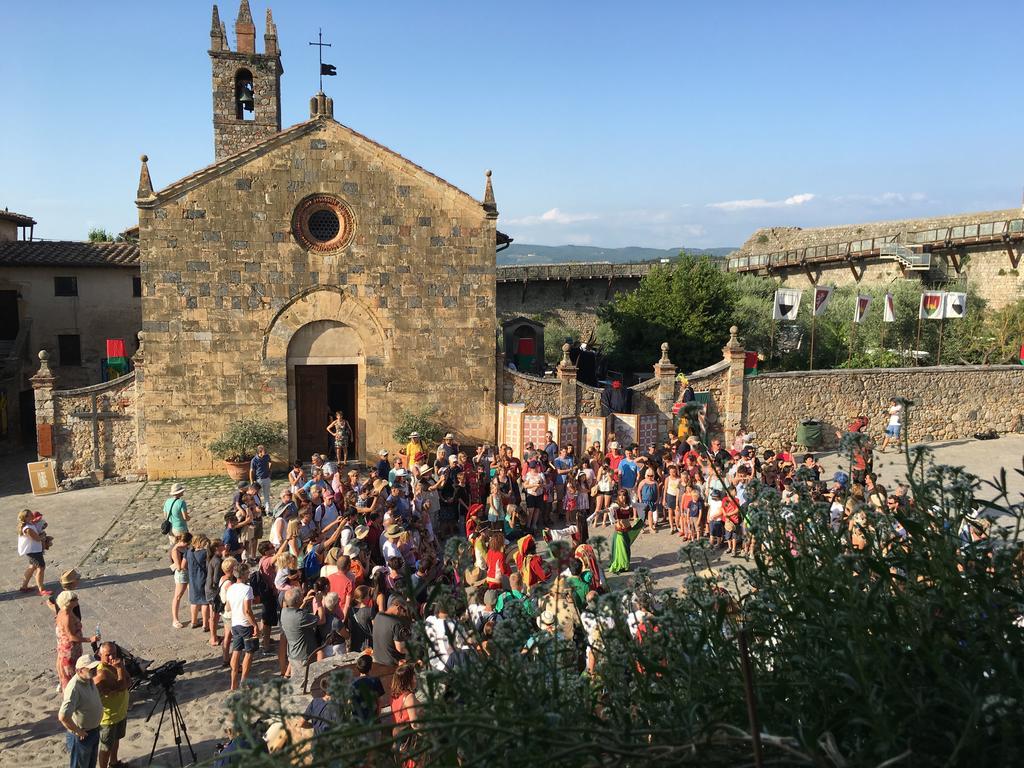 B&B In Piazza Monteriggioni Exterior photo