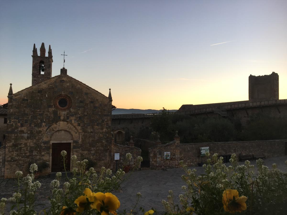 B&B In Piazza Monteriggioni Exterior photo