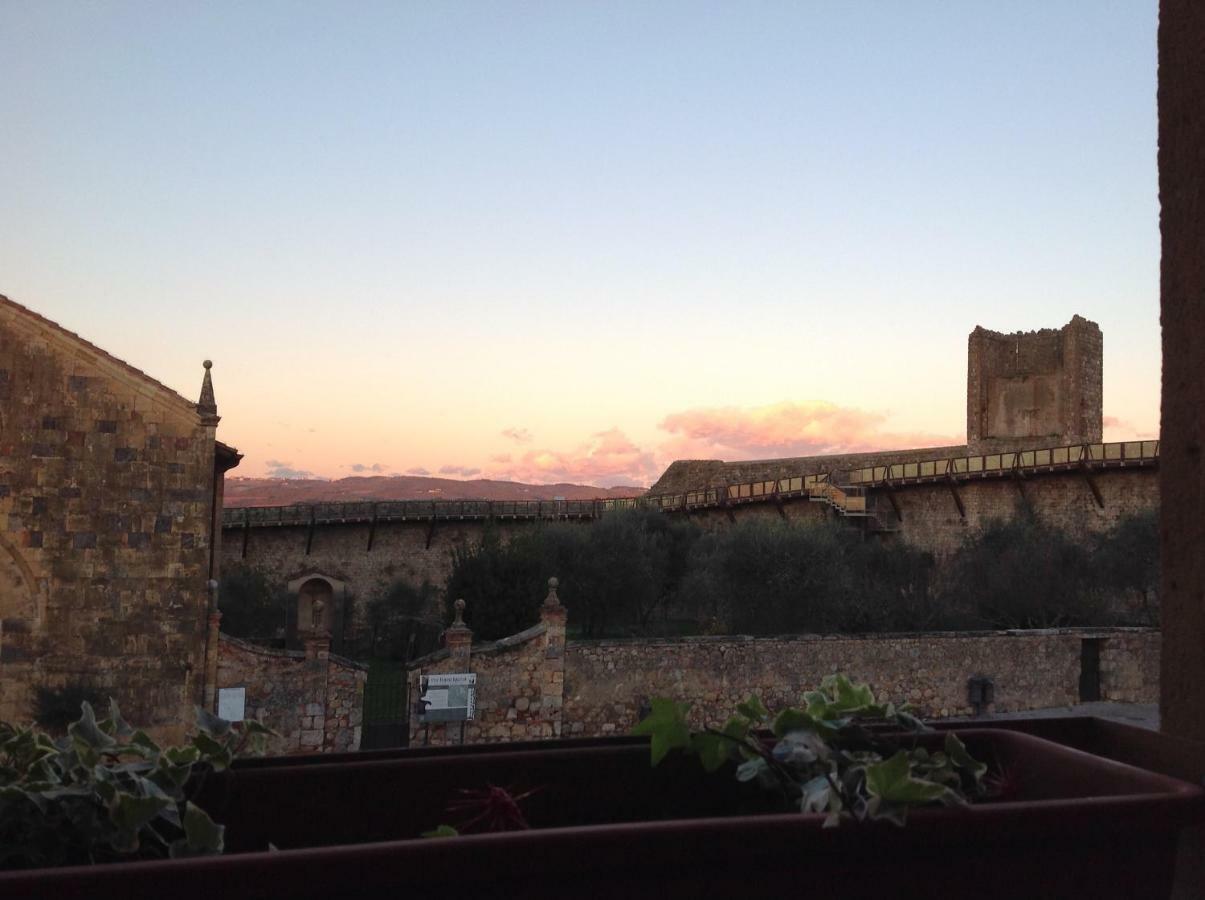 B&B In Piazza Monteriggioni Exterior photo